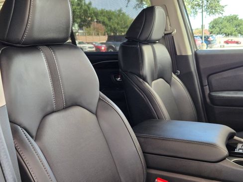 Used 2025 Honda Pilot EX-L image 30