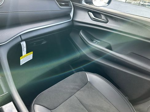 Used 2025 Jeep Grand Cherokee Altitude image 42