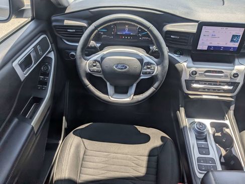 Used 2021 Ford Explorer XLT RWD image 16