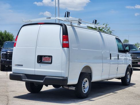 New 2026 Chevrolet Express 2500 Extended RWD image 4