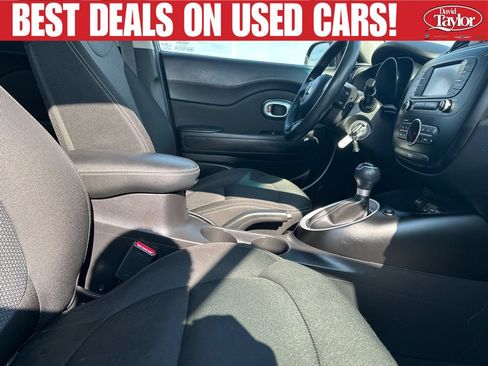 Used 2017 Kia Soul + FWD image 25