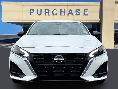 Used 2025 Nissan Altima 2.5 SV FWD image 2