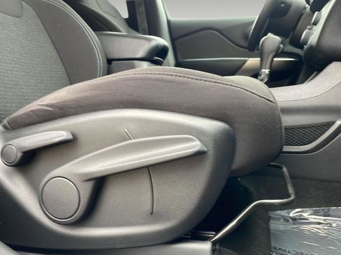 Used 2020 Jeep Cherokee Latitude image 12