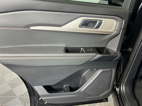 Used 2025 Ford Explorer Active image 30