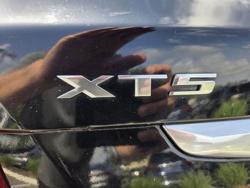 Used 2021 Cadillac XT5 Premium Luxury FWD image 16