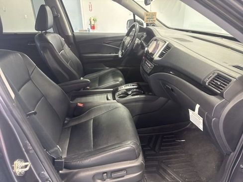 Used 2018 Honda Pilot Touring image 25