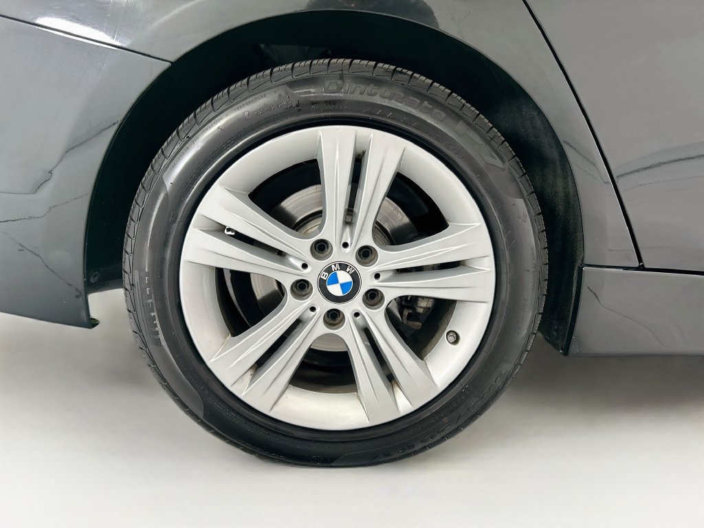 Used 2017 BMW 330i xDrive Sedan AWD/4WD image 32