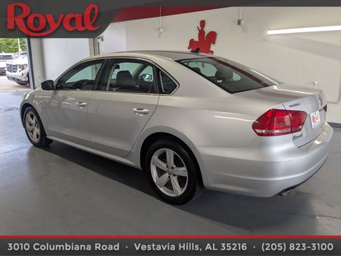 Used 2013 Volkswagen Passat 2.5 SE FWD image 2