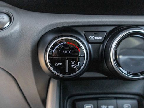 Used 2025 Hyundai Venue SEL image 27