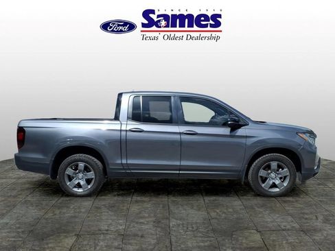 Used 2025 Honda Ridgeline TrailSport image 2