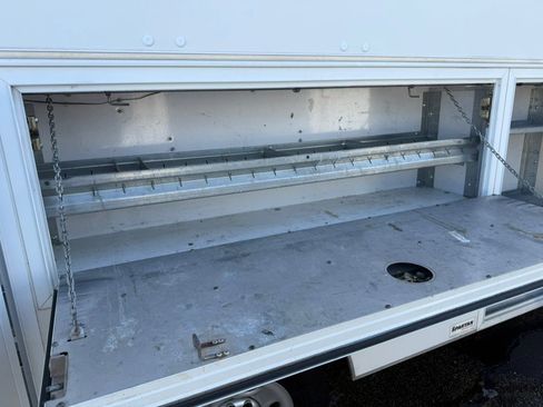 Used 2016 Chevrolet Express 3500 w/ Chrome Appearance Package image 25