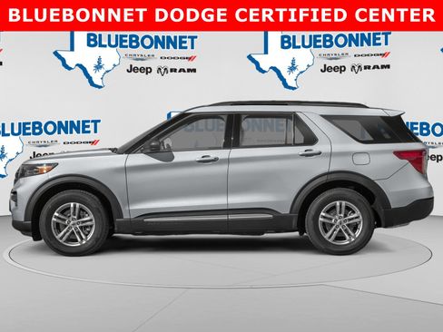 Used 2023 Ford Explorer XLT w/ Equipment Group 202A RWD image 3