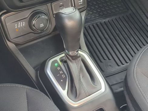 Used 2023 Jeep Renegade Latitude image 40