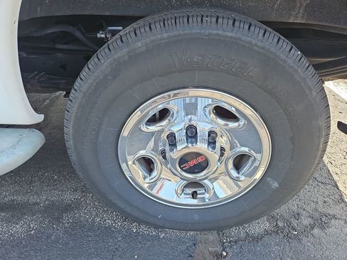Used 2024 GMC Savana 2500 w/ Driver Convenience Package RWD image 33