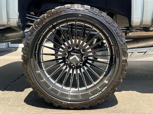 Used 2024 GMC Sierra 2500 Denali Ultimate image 12