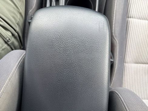 Used 2013 Toyota RAV4 XLE image 29