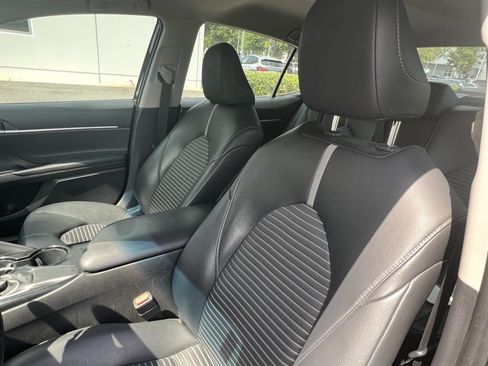 Used 2019 Toyota Camry SE FWD image 16