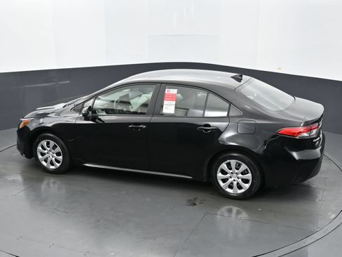 Used 2025 Toyota Corolla LE FWD image 29