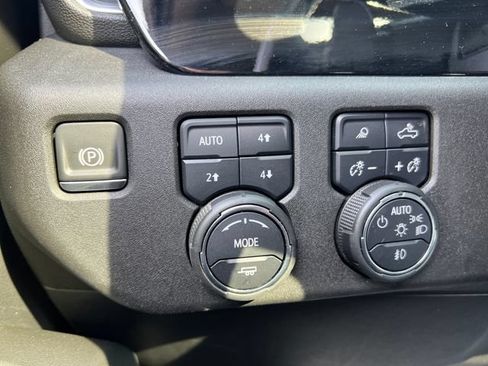 Certified 2022 Chevrolet Silverado 1500 LTZ w/ LTZ Premium Package AWD/4WD image 33