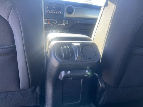 Used 2018 Jeep Wrangler Unlimited Sport S image 13