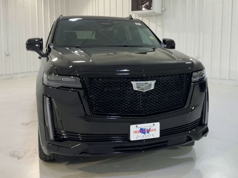 Used 2024 Cadillac Escalade Sport w/ LPO, ONYX Package AWD/4WD image 4