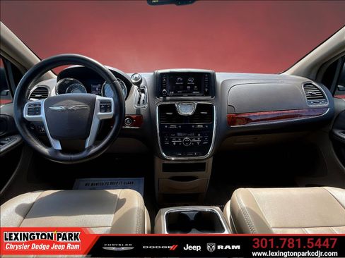 Used 2015 Chrysler Town & Country Touring w/ Driver Convenience Group FWD image 7
