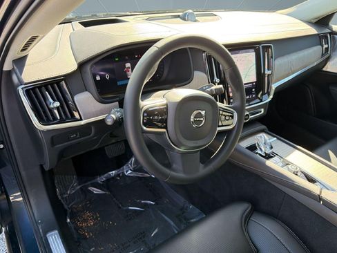 Certified 2023 Volvo S90 B6 Ultimate w/ Lounge Package image 4