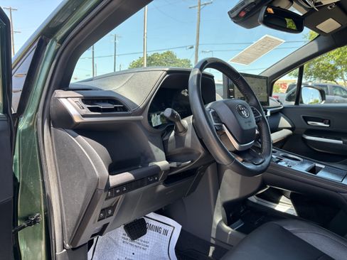 Used 2025 Toyota Sienna XLE Woodland Edition AWD/4WD image 12