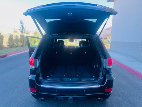 Used 2017 Jeep Grand Cherokee Overland AWD/4WD image 5
