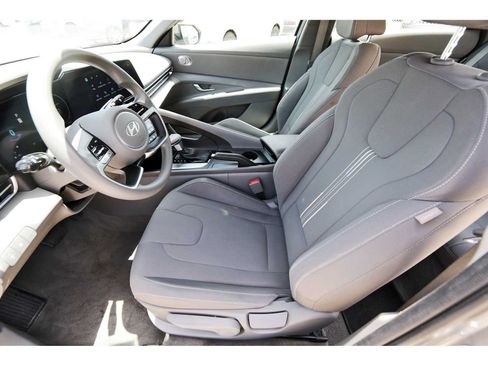 Used 2024 Hyundai Elantra SEL FWD image 6