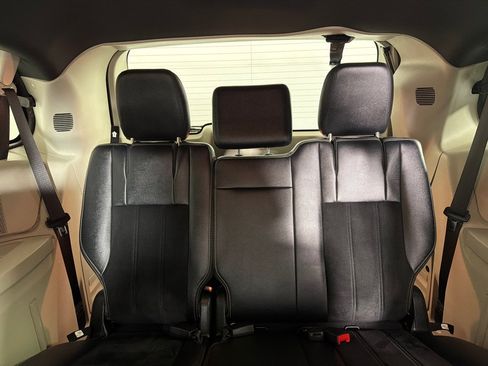 Used 2017 Dodge Grand Caravan SXT FWD image 18