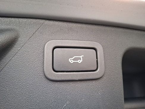 Used 2018 Land Rover Discovery Sport HSE image 27