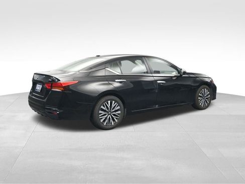Used 2024 Nissan Altima 2.5 SV FWD image 5