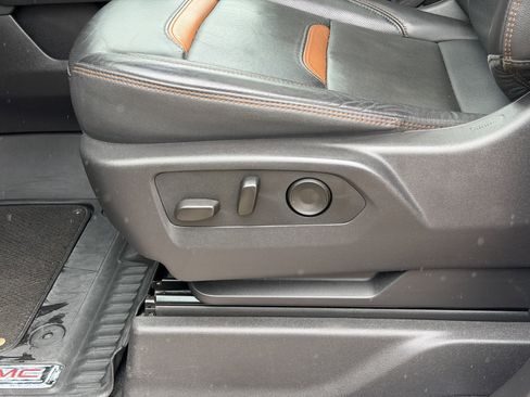 Used 2024 GMC Sierra 1500 AT4 w/ Technology Package image 18