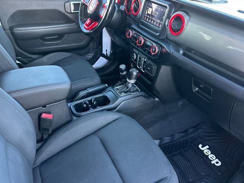 Used 2020 Jeep Wrangler Unlimited Sahara image 15