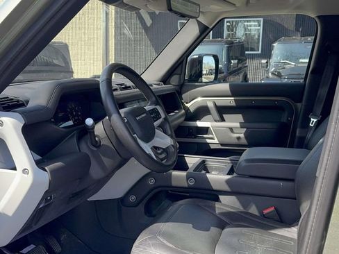 Used 2020 Land Rover Defender 110 SE image 12