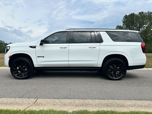 Used 2024 GMC Yukon XL AT4 w/ Technology Package AWD/4WD image 8