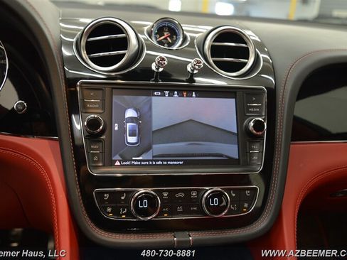 Used 2019 Bentley Bentayga AWD/4WD image 33