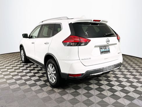 Used 2017 Nissan Rogue SV image 5