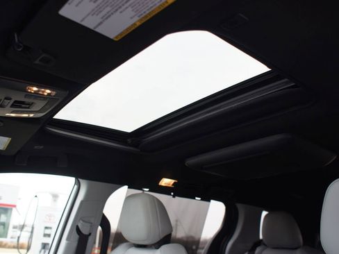 Used 2025 Toyota Sienna XSE w/ XSE Plus Package image 6