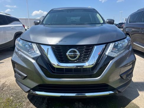 Used 2020 Nissan Rogue S FWD image 2