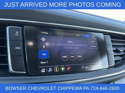 Used 2020 Buick Enclave Essence image 11