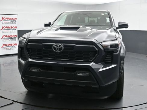 Used 2025 Toyota Tacoma TRD Sport w/ TRD Sport Premium Package AWD/4WD image 4