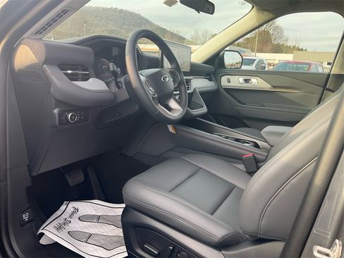 New 2026 Ford Explorer Active w/ Active Comfort Package image 16