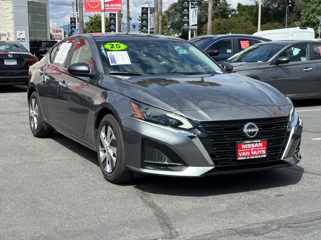 Used 2025 Nissan Altima 2.5 S FWD image 8