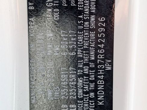 Used 2024 Kia Carnival LX image 33