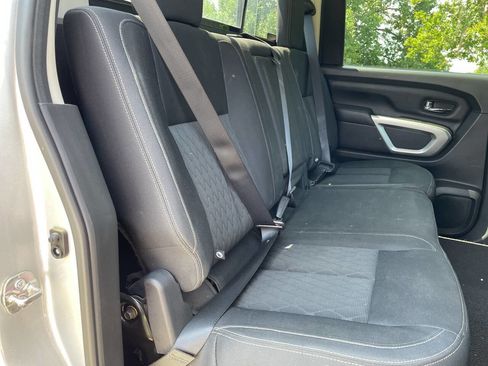 Used 2017 Nissan Titan SV image 24