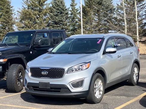 Used 2017 Kia Sorento LX AWD/4WD image 1
