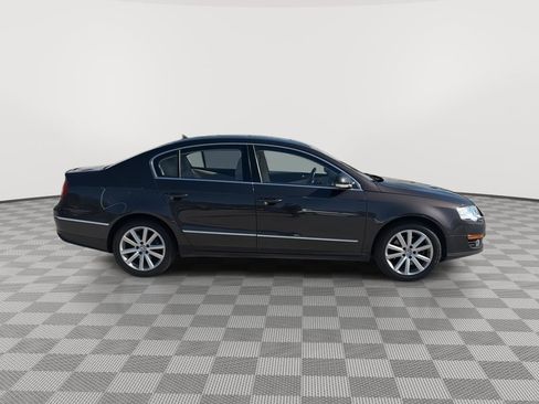 Used 2010 Volkswagen Passat Komfort FWD image 2