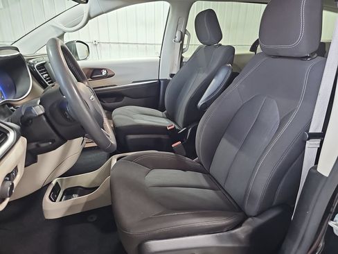 Used 2023 Chrysler Voyager LX FWD image 15